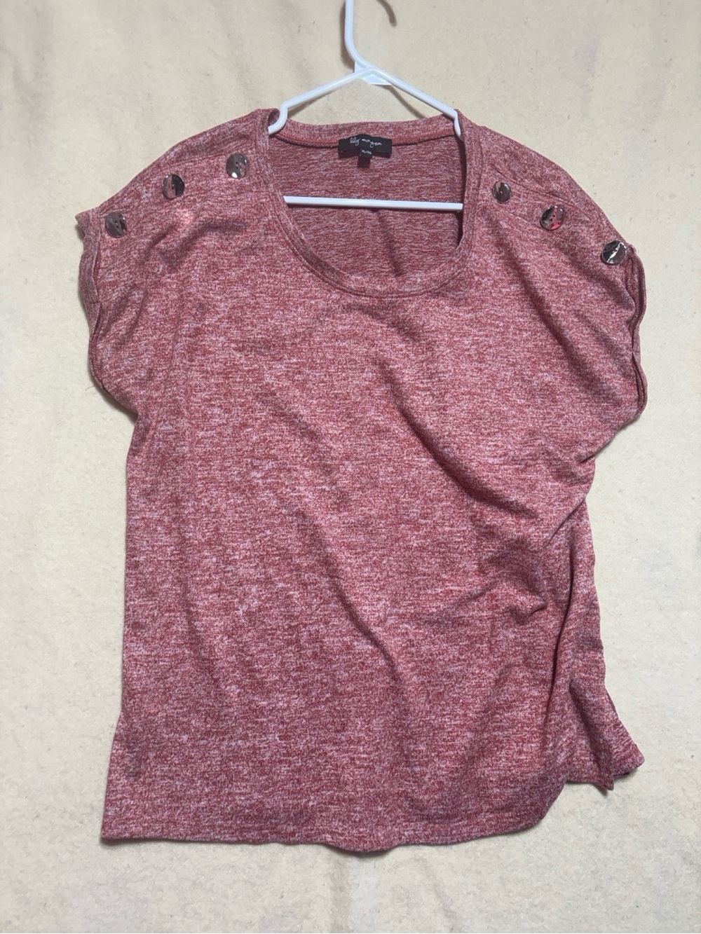 City Streets Women’s Heathered Red Short Sleeve Top with Grommet Detail